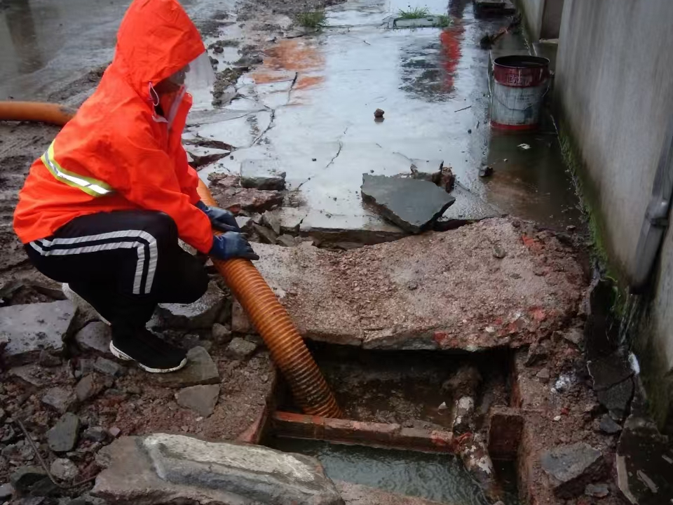 象山专业清理污水池 炜誉市政以规范流程守护城市 “肠道”